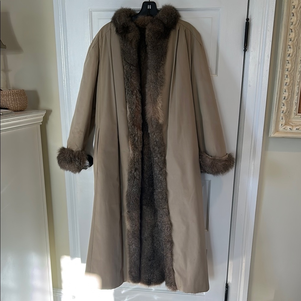 Elegant Women’s Tan water repellant/fur coat